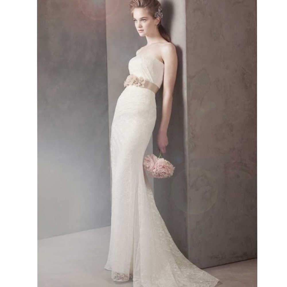 ❤️SOLD❤️ Brand New Vera Wang White strapless ivory lace wedding gown SZ4